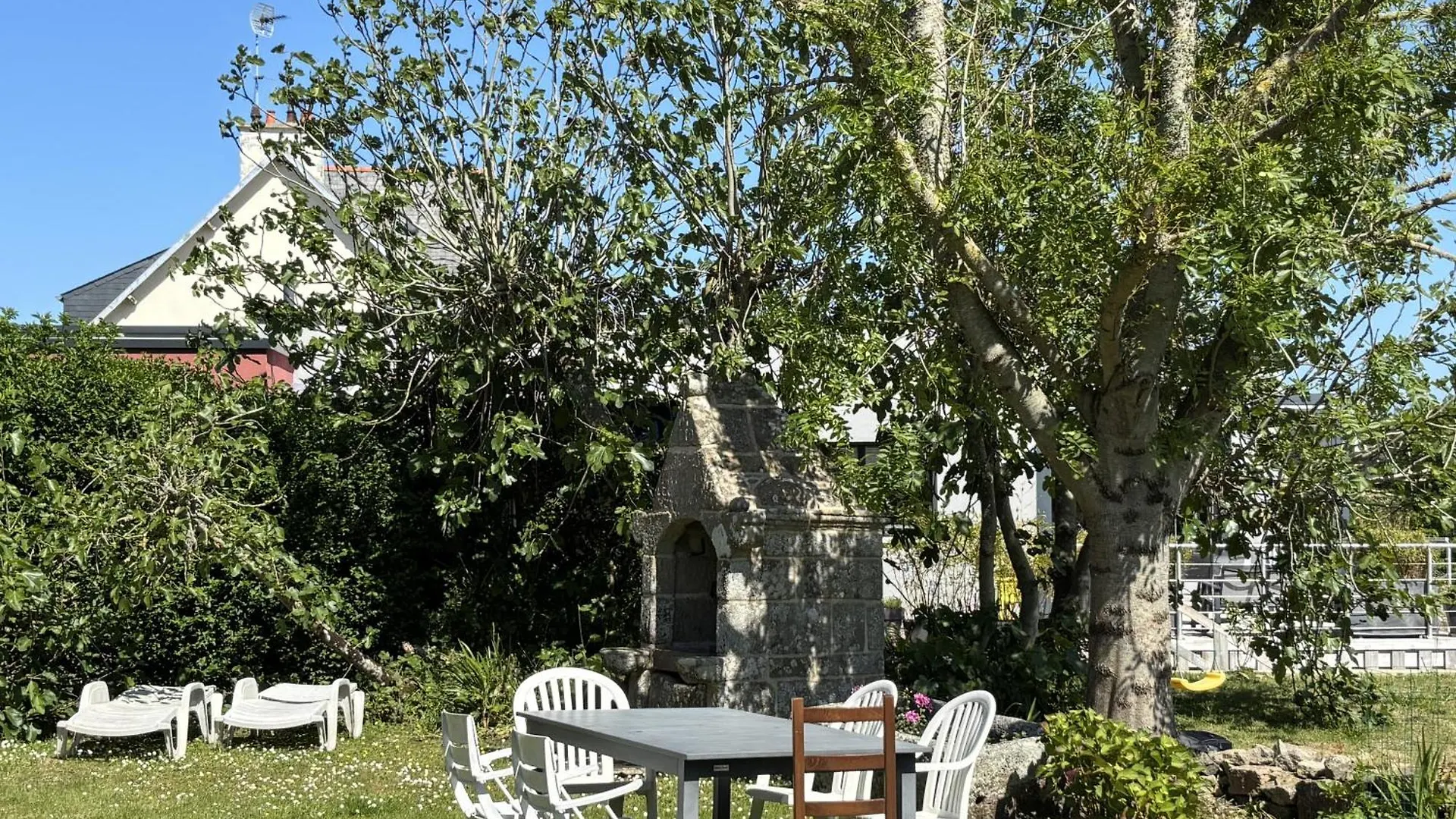 Villa Boillot, Trebeurden In A Quiet Area With Sea View